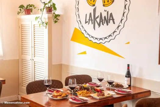 Plato del Bar LaKaña, Sant Lluís